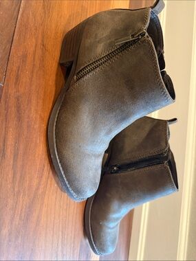 Carlos Suede Zip Ankle Boots - Olive/dark brown